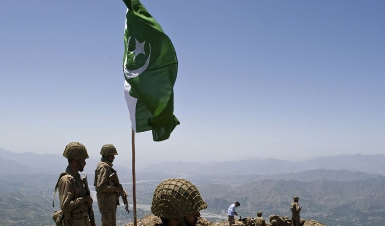 باكستان: مقتل 3 جنود و3 مسلّحين في اشتباكات غربي البلاد