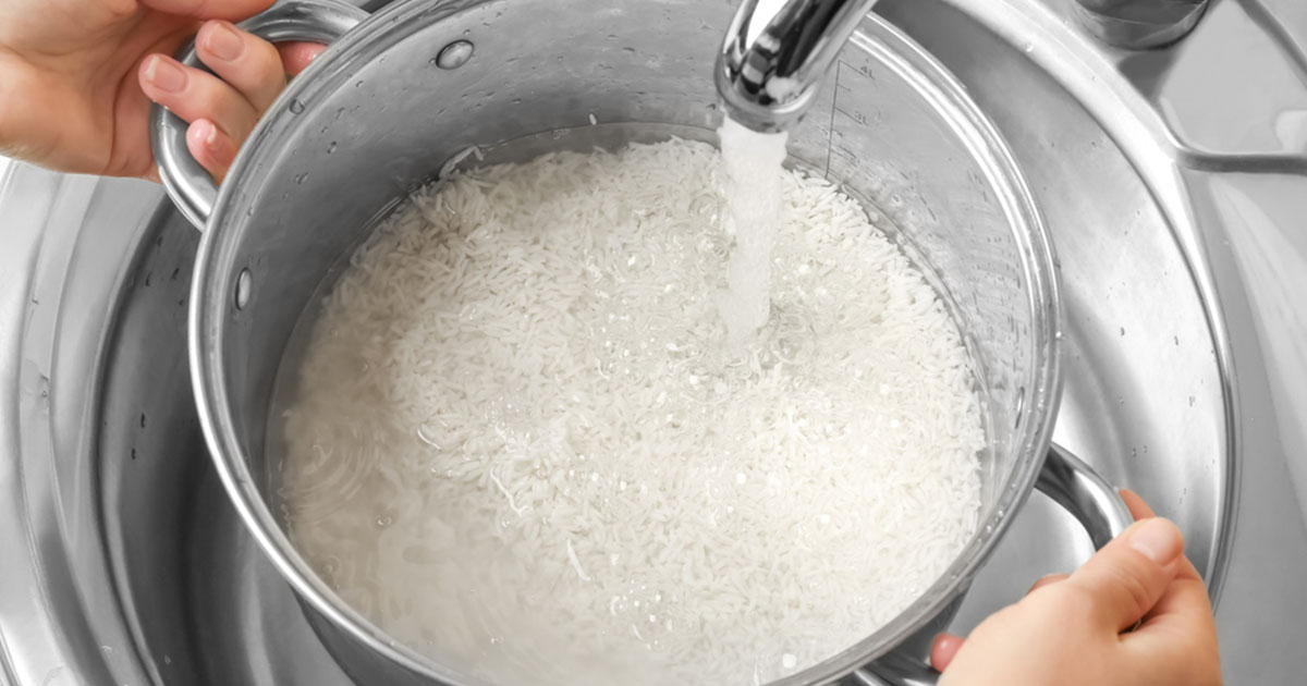 لماذا يجب غسل الأرز جيدا قبل طبخه؟