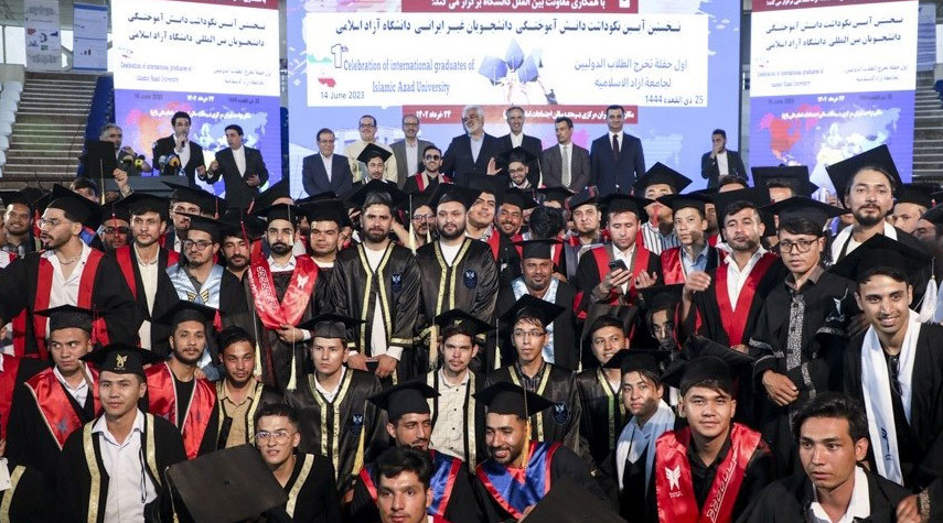 بالصور... حفل تخرج دفعة من الطلاب الاجانب في ايران
