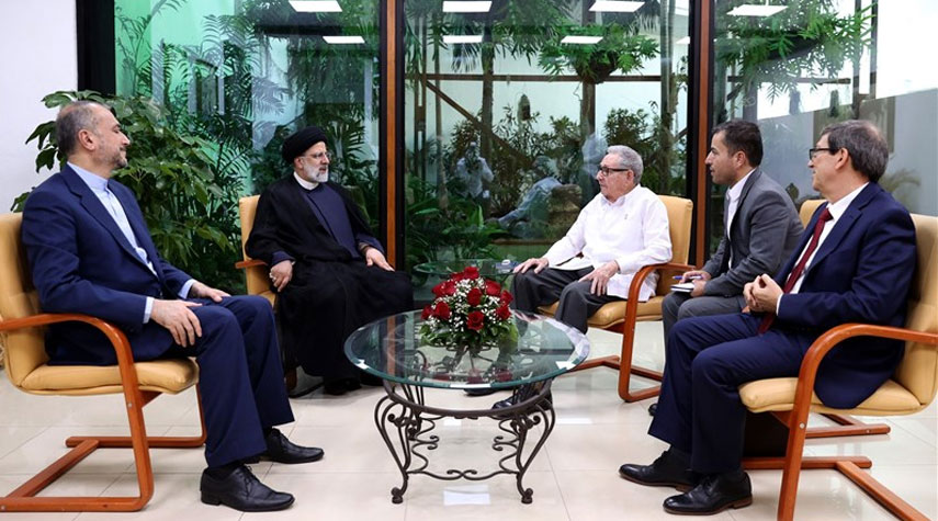 في ختام زبارته.. الرئيس الإيراني يلتقي الزعيم الروحي لكوبا