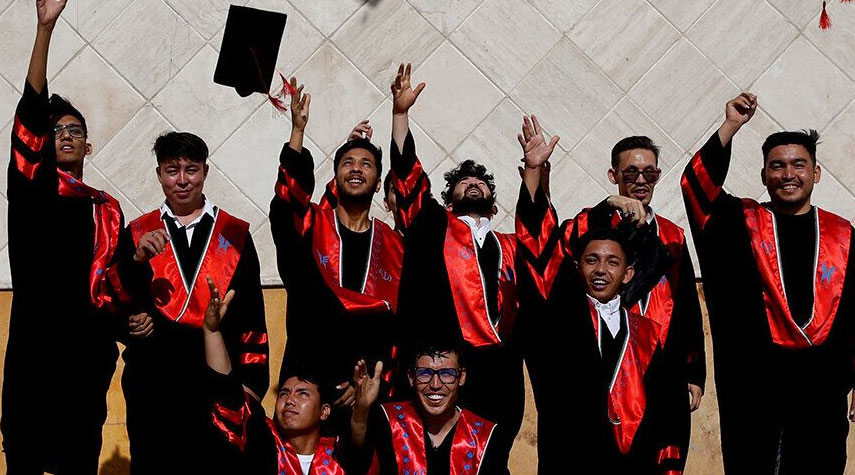 حفل التخرج الأول للطلاب الأجانب في جامعة آزاد الإسلامية بطهران