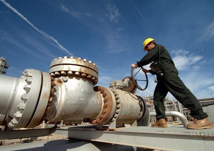 العراق يعلن دفع كل ديون الغاز إلى إيران