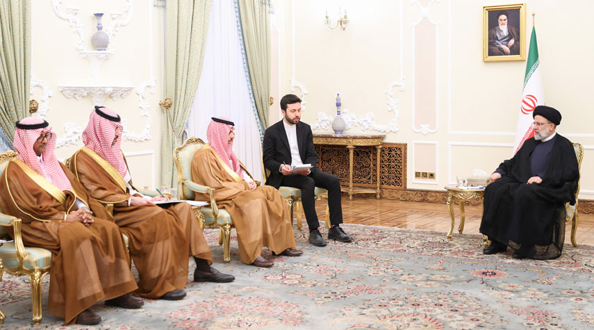 وزير الخارجية السعودي يلتقي الرئيس الإيراني في طهران