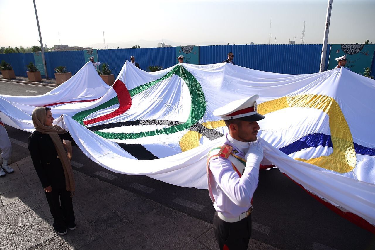 المجلس الأولمبي الآسيوي يشيد برفع أكبر علم أولمبي في إيران