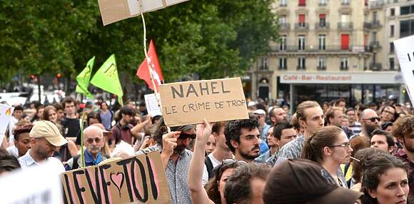 الاحتجاجات في فرنسا تأخذ منحى أكثر تأزما