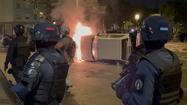 قناة تلفزيونية: اشتباكات في فرنسا بين محتجين وأنصار اليمين المتطرف