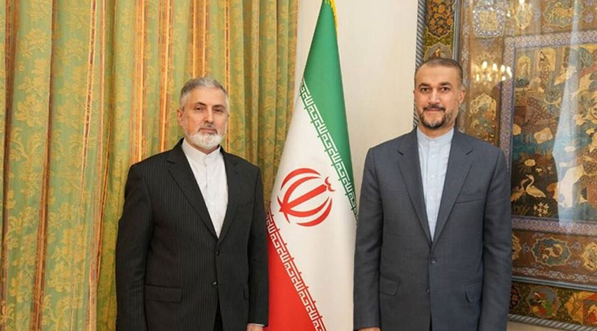 وزير الخارجية الإيراني يؤكد على تطوير التعاون مع أستراليا