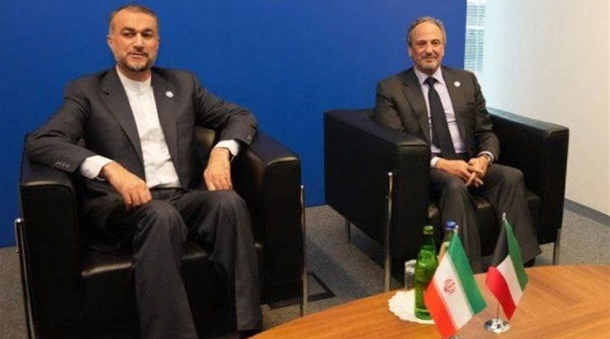 وزير الخارجية الإيراني يلتقي نظيره الكويتي في باكو