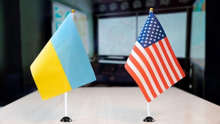 "نيوزويك": واشنطن شكلت مجموعة جوية سرية لنقل الأسلحة إلى أوكرانيا