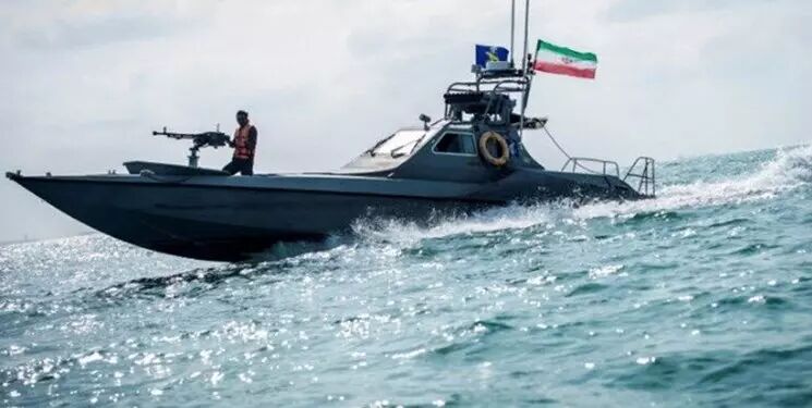 حرس الثورة يحتجز سفينة تحمل وقود مهرب في الخليج الفارسي