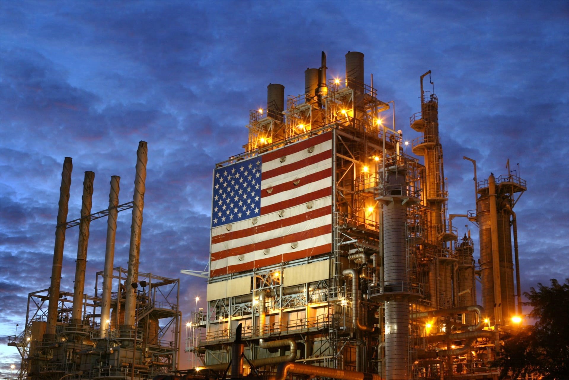 انخفاض أكبر من المتوقع في مخزونات النفط الخام الأميركية