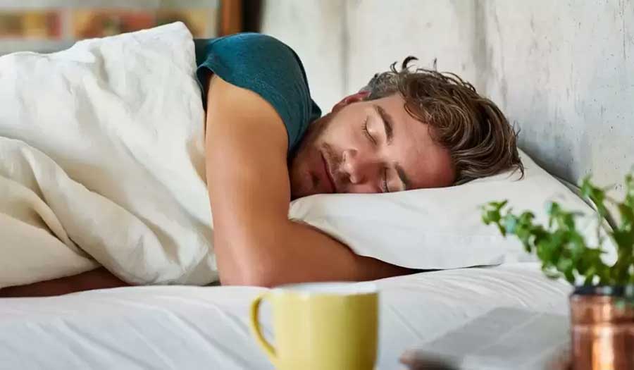كيف يساعد النوم العميق في ضبط معدلات السكر بالدم؟