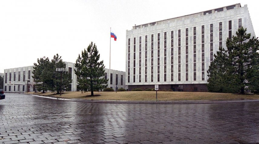 السفارة الروسية في واشنطن ترد على التصريحات الأمريكية حول الذخائر العنقودية