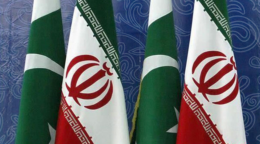 رئيس الاركان الايراني يستقبل قائد الجيش الباكستاني
