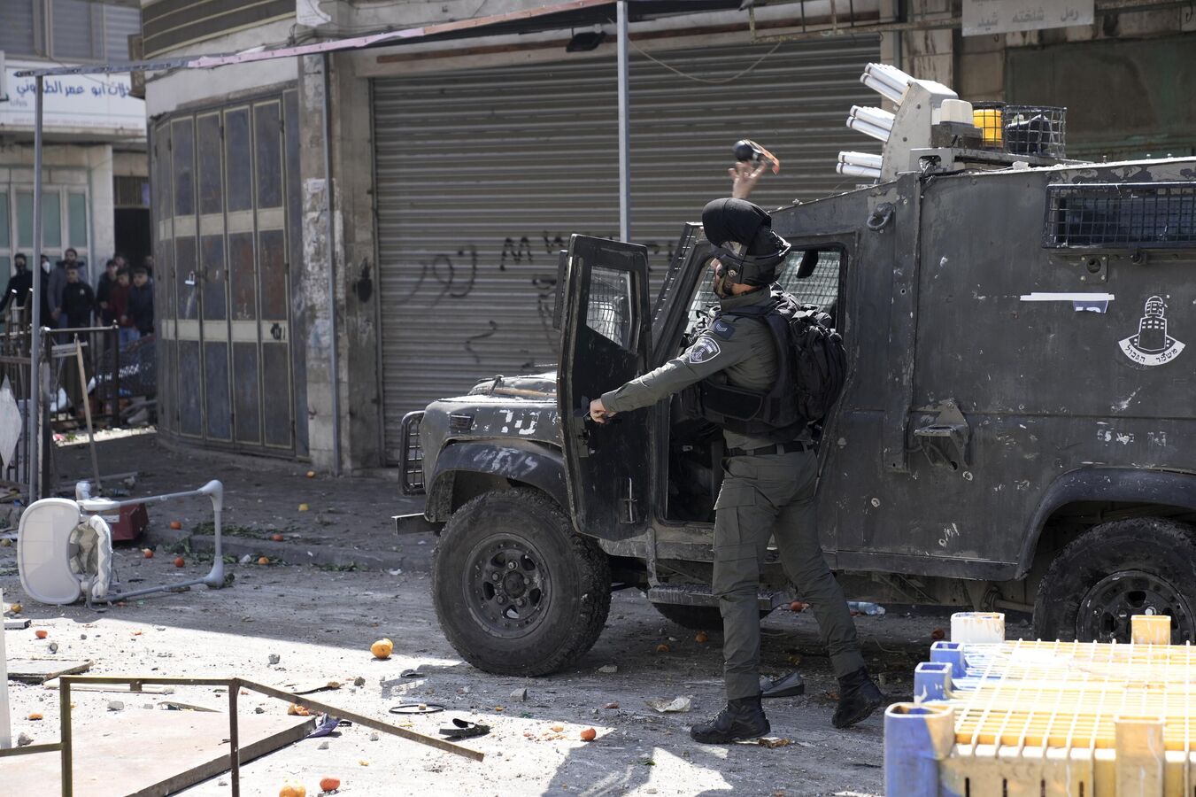 القوات الإسرائيلية تقتحم نابلس وعدة بلدات وقرى في محيطها