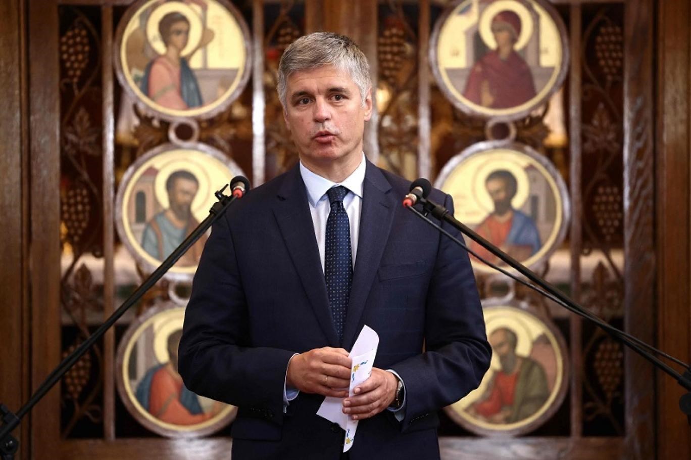 زيلينسكي يُقيل سفير أوكرانيا لدى المملكة المتحدة