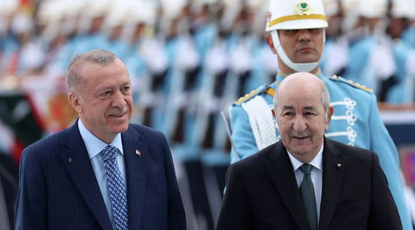 الرئيس الجزائري يصل الى تركيا على رأس وفد وزاري