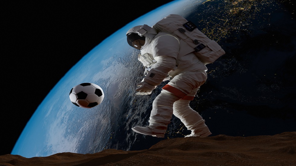 توقعات بحدوث أول مباراة كرة قدم على القمر