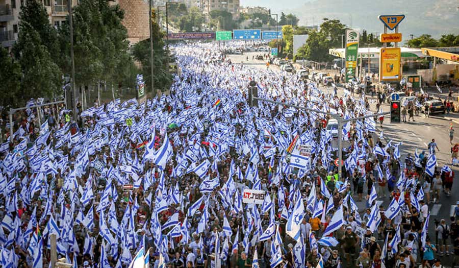 "شارع ضد شارع".. مظاهرات حاشدة في تل أبيب دعماً لإصلاح القضاء