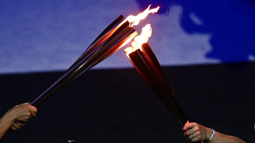 الكشف عن شعلة الألعاب الأولمبية باريس 2024
