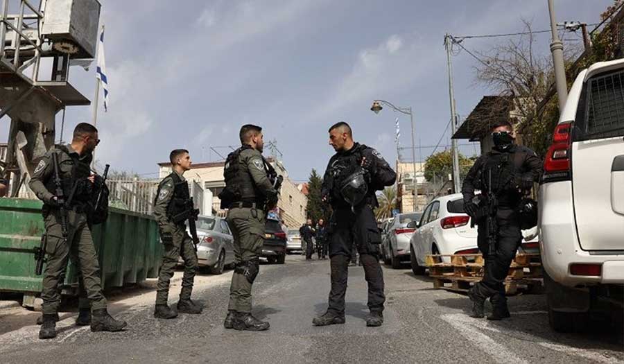 استشهاد فلسطيني في نابلس وحملة اعتقالات واسعة بالضفة الغربية 