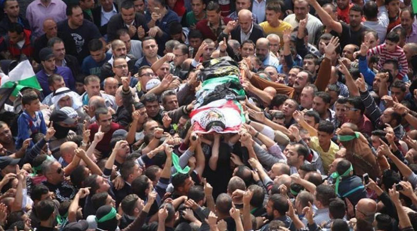 فلسطين المحتلة.. جماهير نابلس تشيع جثمان الشهيد "ندى"