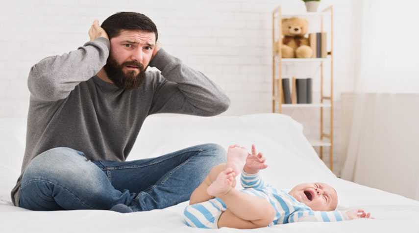 دراسة: الآباء الجدد قد يعانون من اكتئاب ما بعد الولادة أيضاً!