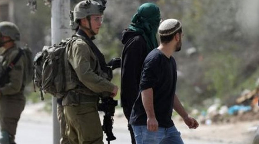 قطعان من المستوطنين يعتدون على ممتلكات الفلسطينيين في الضفة