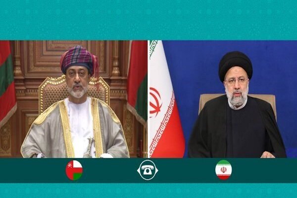 الرئيس الايراني وسلطان عمان يؤكدان عزمهما على تطوير العلاقات بين البلدين