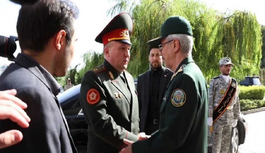 وزير الدفاع البيلاروسي يلتقي اللواء باقري