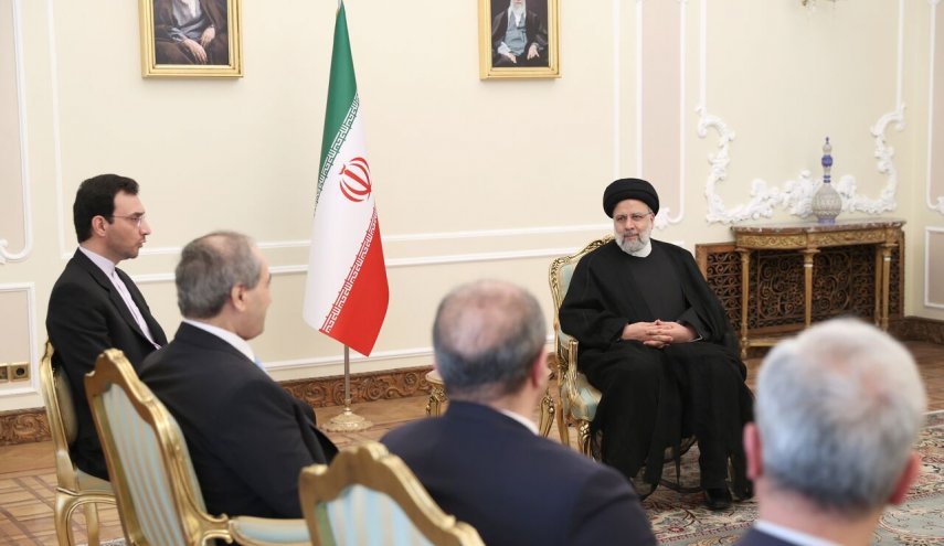 الرئيس الايراني يستقبل ثلاث وزراء سوريين ويشيد بصمود دمشق