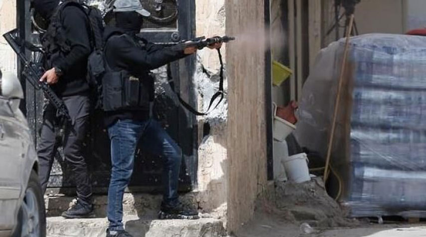 مقاومون يتصدون لاقتحام جيش الإحتلال لمدينة نابلس