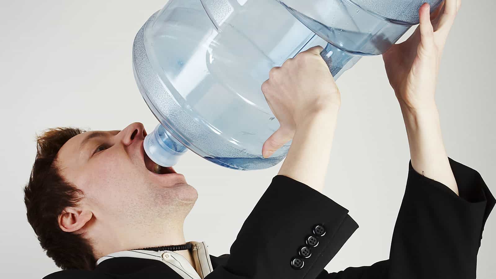 تحذير: شرب الماء بسرعة قد يسبب الوفاة