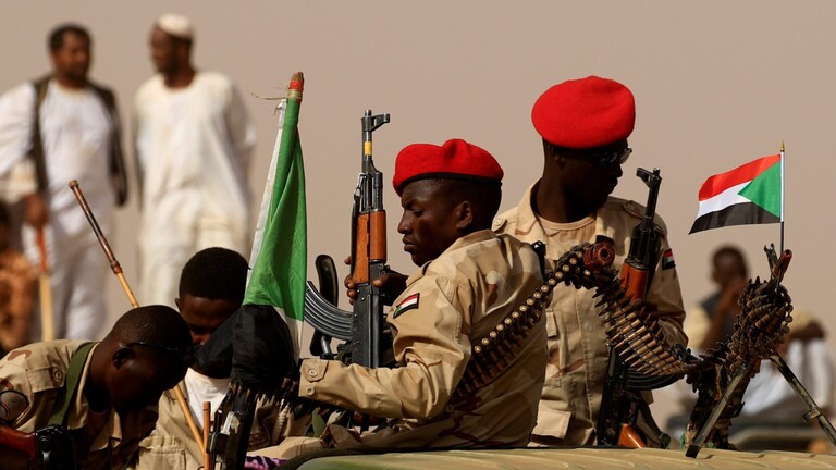 السودان.. الجيش يواصل عملياته في أم درمان وقوات الدعم تتهمه بارتكاب جرائم