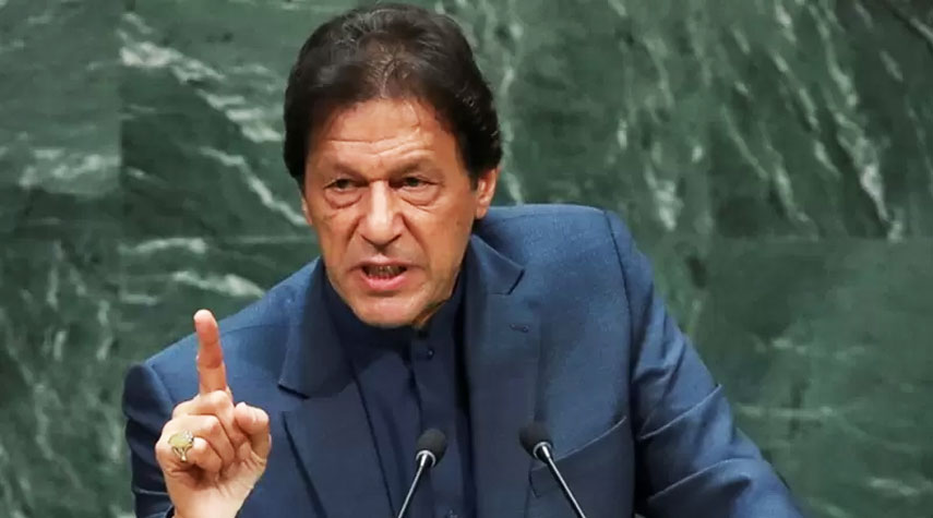 منع عمران خان من العمل السياسي في باكستان 5 أعوام