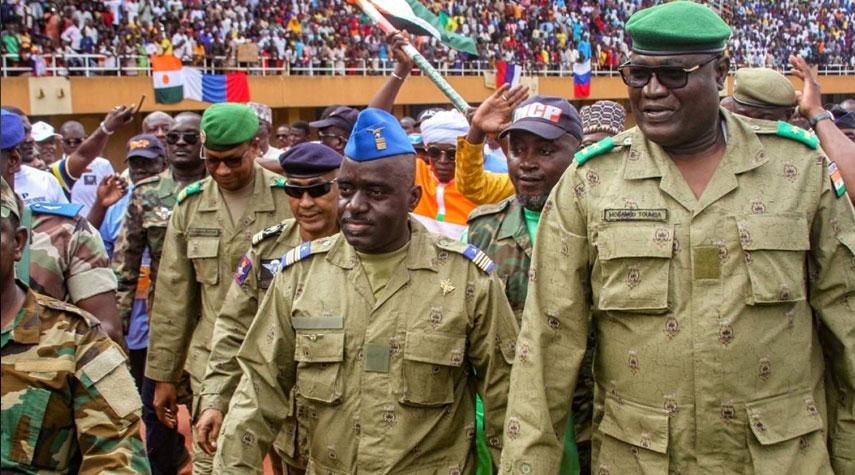 "إيكواس" تحشد قواتٍ لها وتهدّد النيجر.. كيف تتوزّع قدرات دولها العسكرية؟