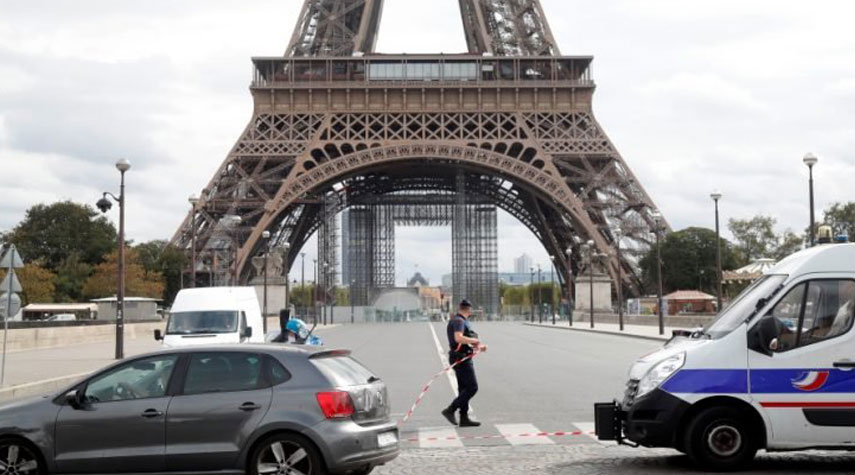 السلطات الفرنسية تخلي برج ايفل بعد التهديد بوجود قنبلة