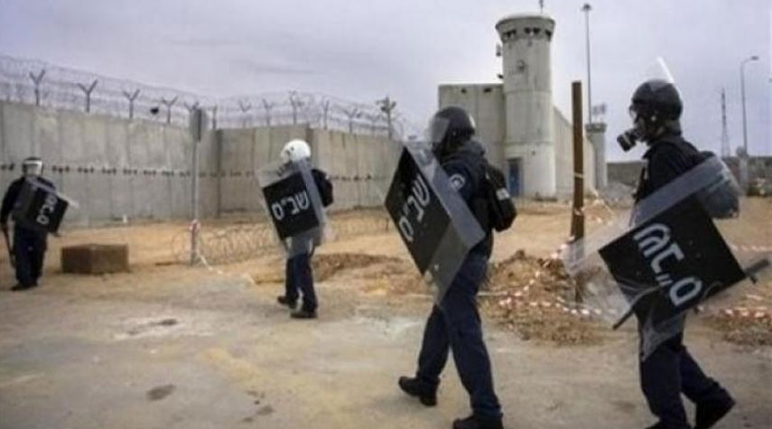فلسطين المحتلة.. أسرى النقب يعلنون حالة الطوارئ احتجاجاً على القمع والنقل التعسفي