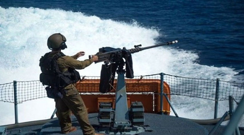 الاحتلال يستهدف الصيادين في بحر مدينة غزة