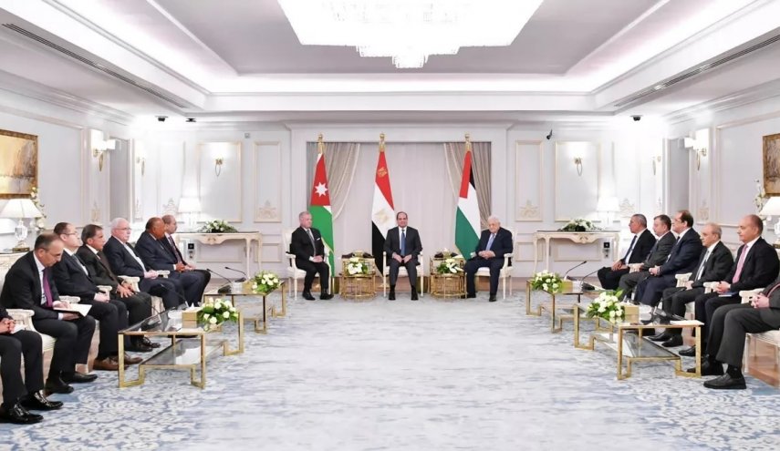 القمة الثلاثية تؤكد على إنهاء الاحتلال للأراضي الفلسطينية