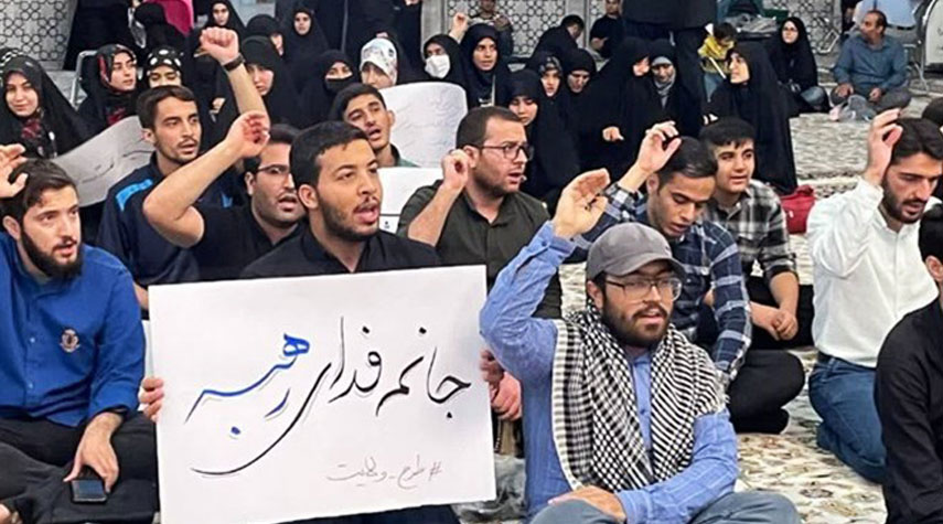 طلبة جامعة طهران يدينون العمل الإرهابي في شيراز
