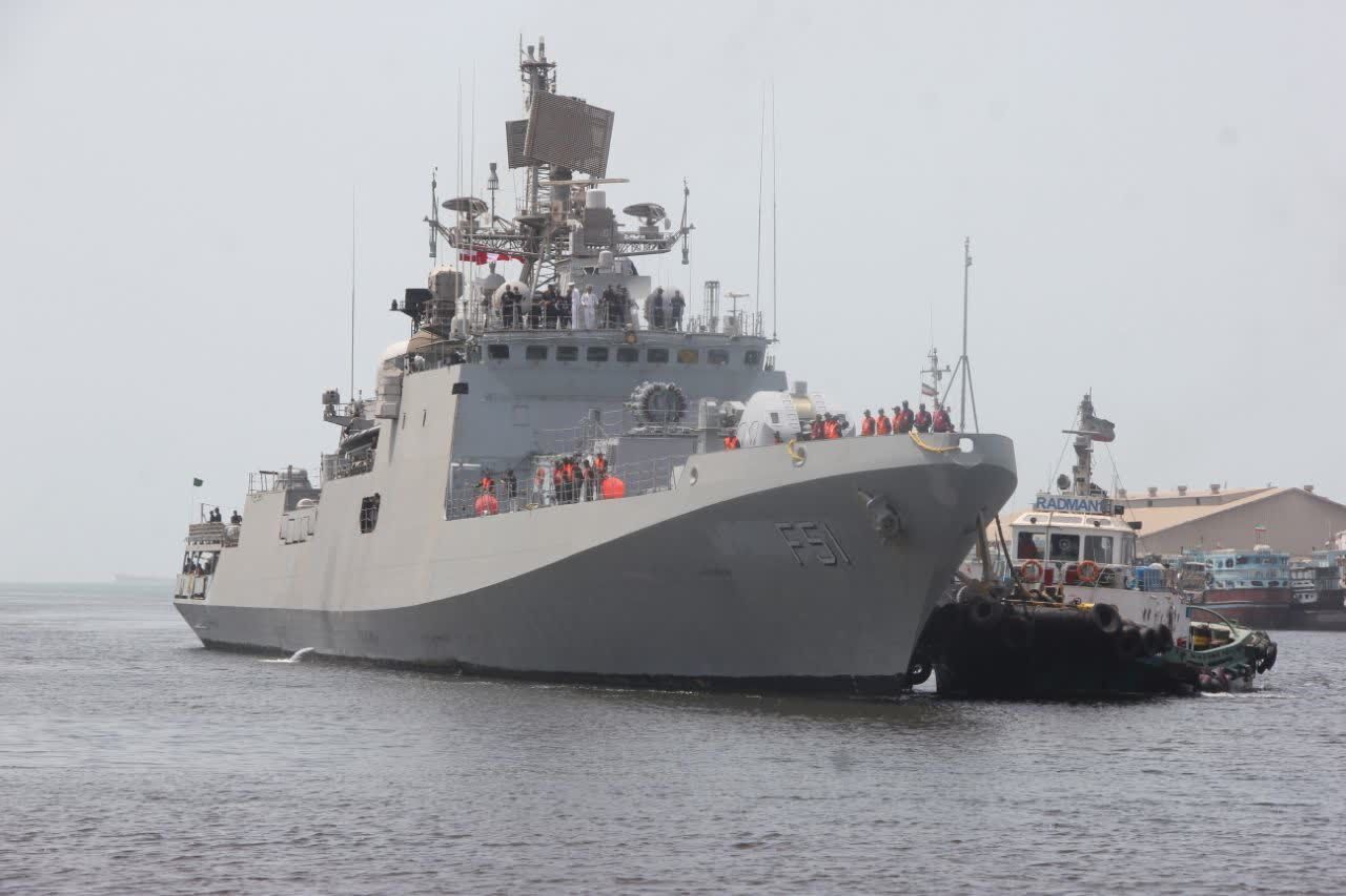 سفينة حربية هندية ترسو في ميناء "بندر عباس" جنوب إيران