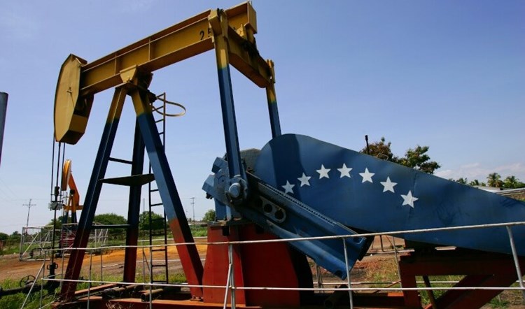 مقترح أمريكي لتخفيف عقوبات النفط عن فنزويلا بشروط!