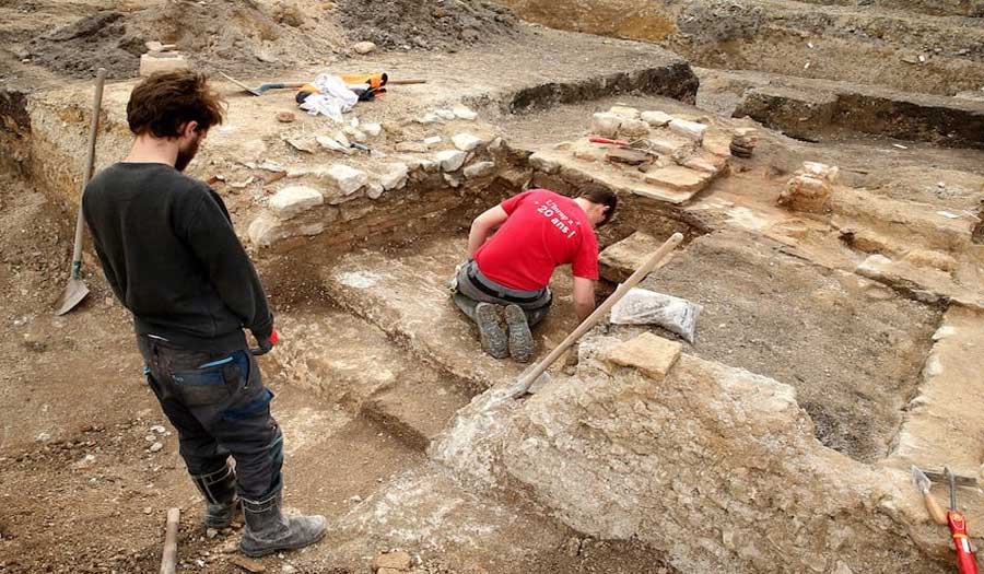 العثور على قرية من العصر الحجري في فرنسا بعد 150 عاماً من التنقيب