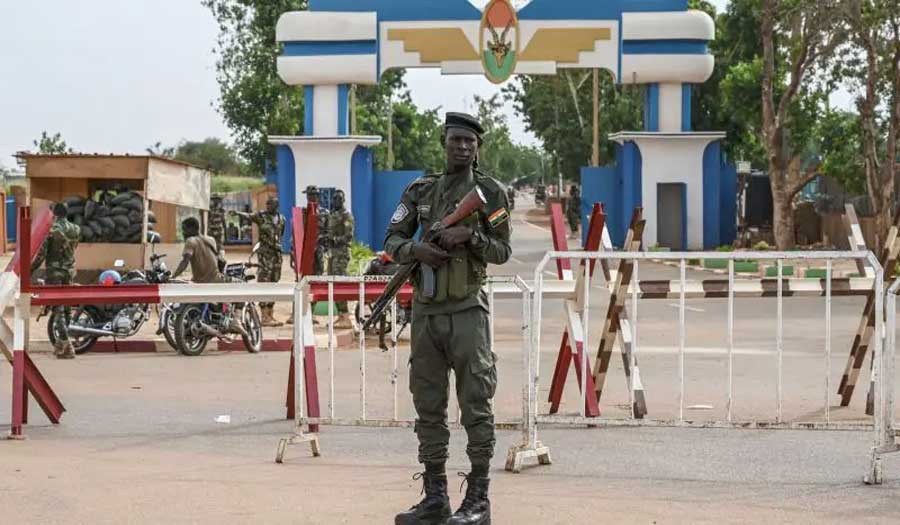 النيجر: فرنسا تهدد بالرد على تقويض وجودها وإيكواس تنفي "المرحلة الانتقالية"