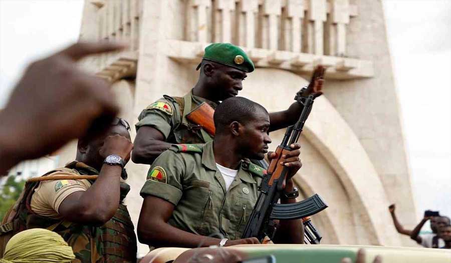 انقلابات إفريقيا.. زعيم الكاميرون يغيّر قيادة الجيش ونظيره السنغالي يقرر عدم الترشح للرئاسة