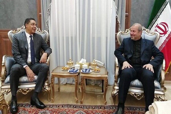 سفيرا ايران والكويت في بغداد يستعرضان اخر التطورات الإقليمية والدولية