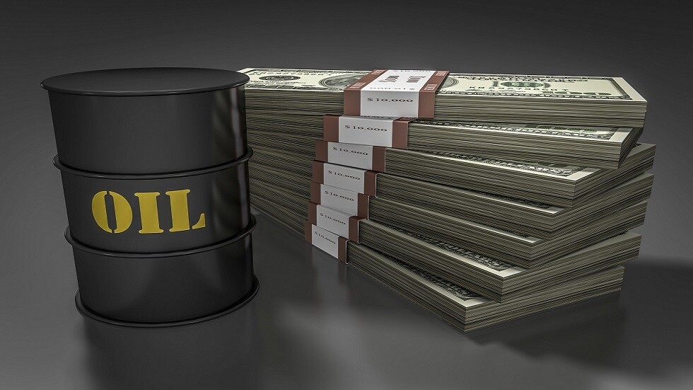 أسعار النفط تتجاوز حاجز 90 دولارا للبرميل والسبب..!