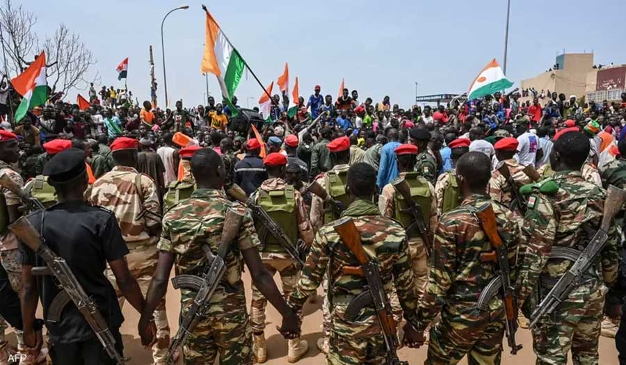 الجيش النيجري يتهم فرنسا بنشر قواتها لتدخل عسكري