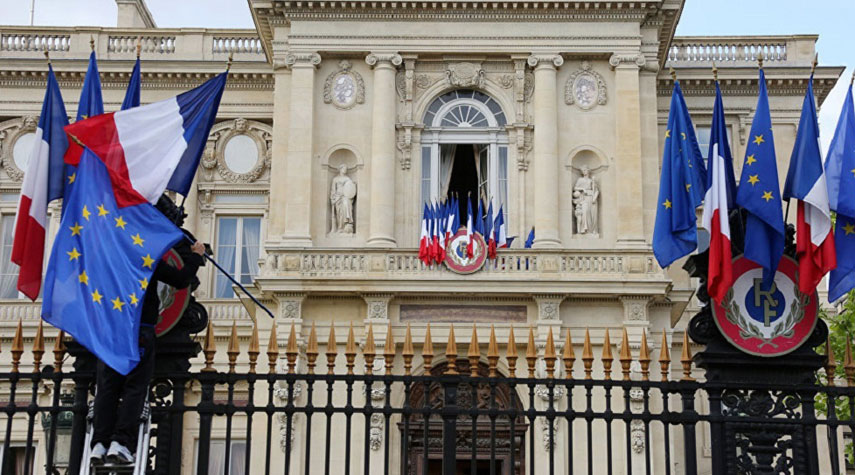 باريس تعلن اعتقال النيجر مسؤولا فرنسيا